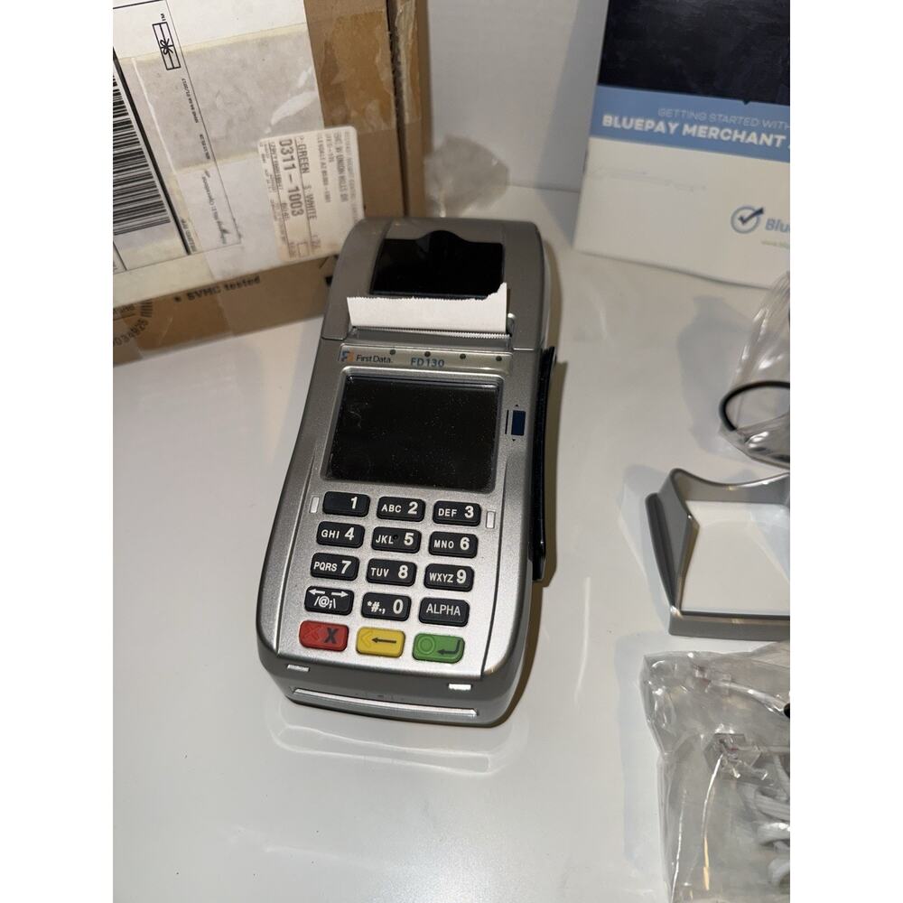 First Data FD130 EMV NFC Dial/IP Credit Card Machine - Picture 2 of 10